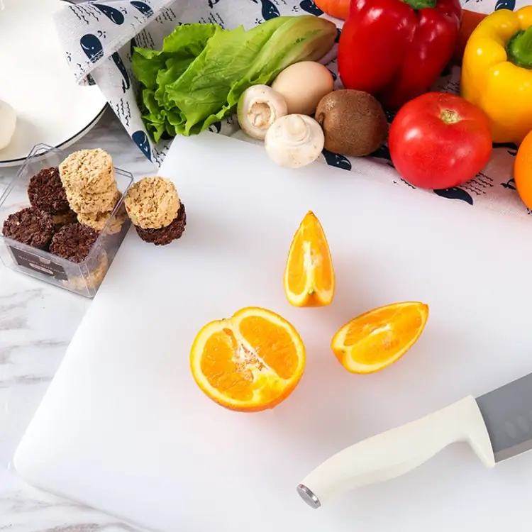Plastic chopping board (2)