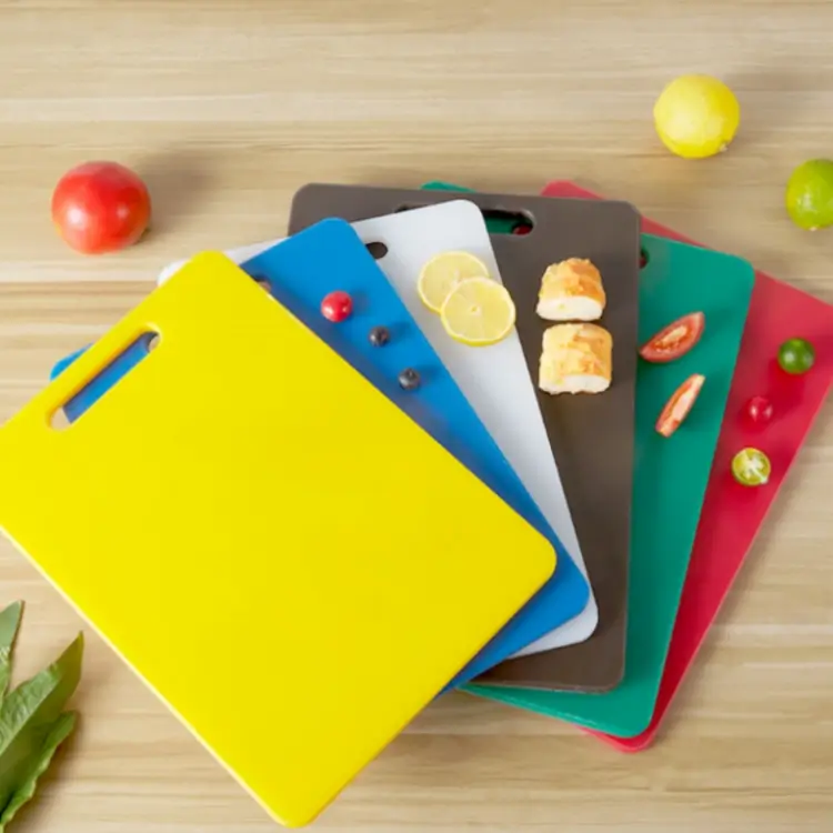 Plastic chopping board (8)